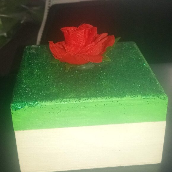 Handmade Faux Rose Mothers Day Trinket and Jewelry Box - Picture 1 of 6